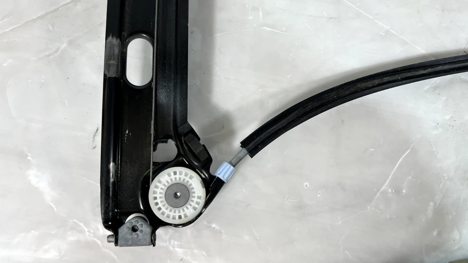 OEM 10-11 Chevy Camaro LS LT SS Left Side Window Regulator & Motor 92249759 - Image 2 of 4