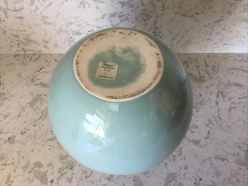 1992 Haeger Vase 127 9" tall x 8" diameter - Picture 6 of 6
