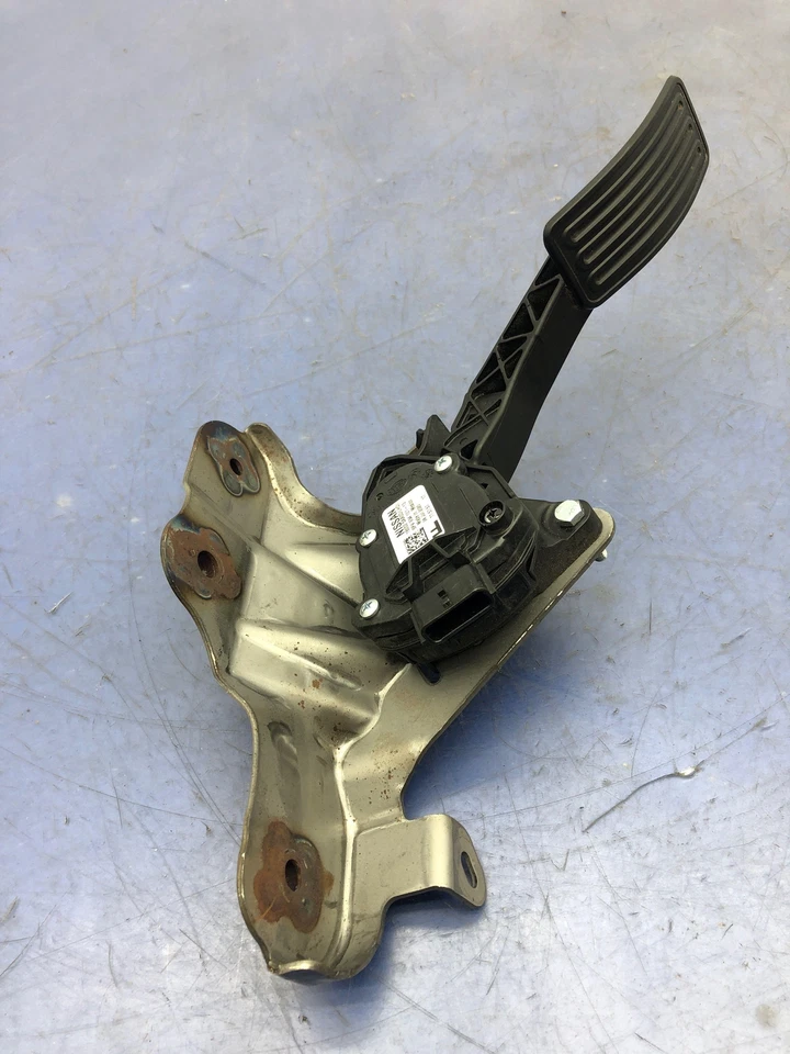 2018 - 2022 NISSAN MURANO OEM ACCELERATOR GAS PEDAL 180025AA0D - Image 2 of 4