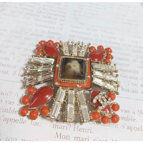 Chanel Authentic brooch coco mark rhinestone red stone pendant 5.1cm wide C01