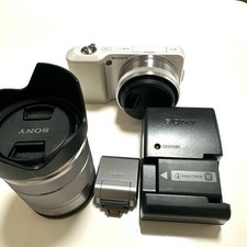 Sony NEX-3 White Mirrorless Camera Lens Set Excellent Condition Accessories