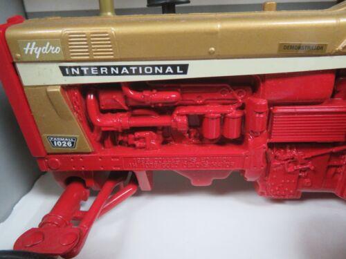 International 1026 1996 Collector Edition 1/16 Scale Ertle Die Cast Metal NIB - Picture 2 of 7