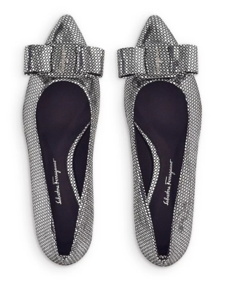 Salvatore Ferragamo Vivaフラットバンプス　サイズ9 Salvatore Ferragamo Vivaフラットバンプス サイズ9 サルヴァトーレ