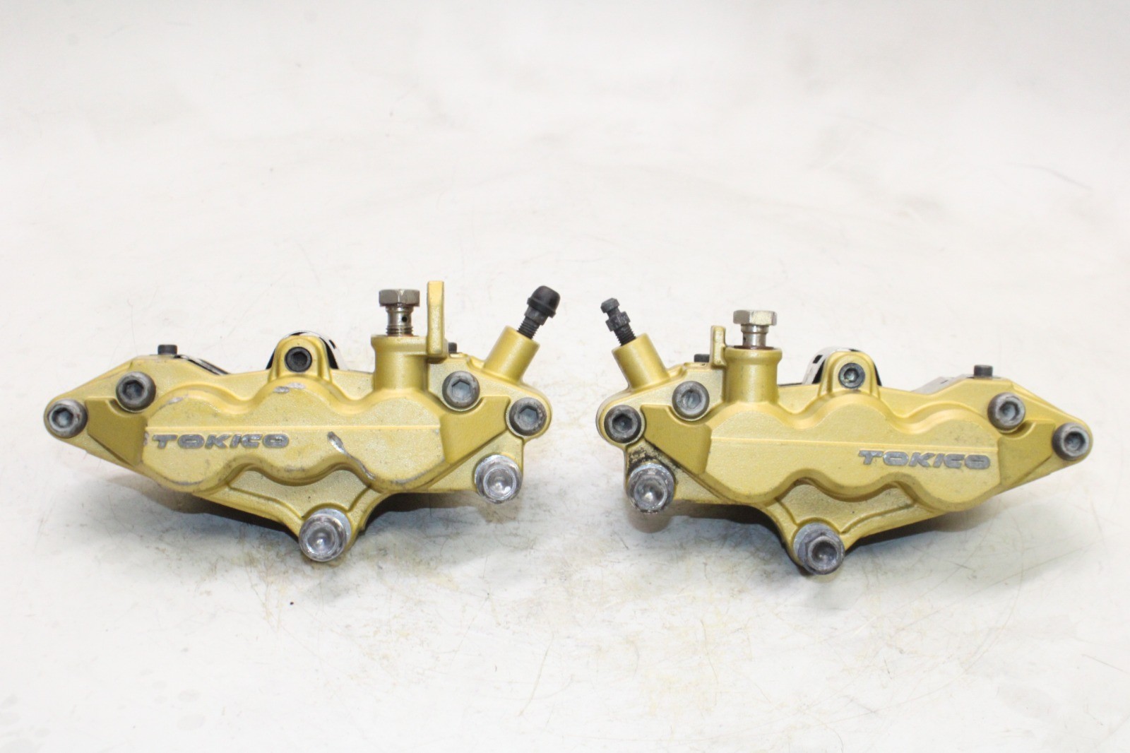 01-02 SUZUKI GSXR 1000 OEM RIGHT LEFT FRONT BRAKE CALIPER SET PAIR CALIPERS