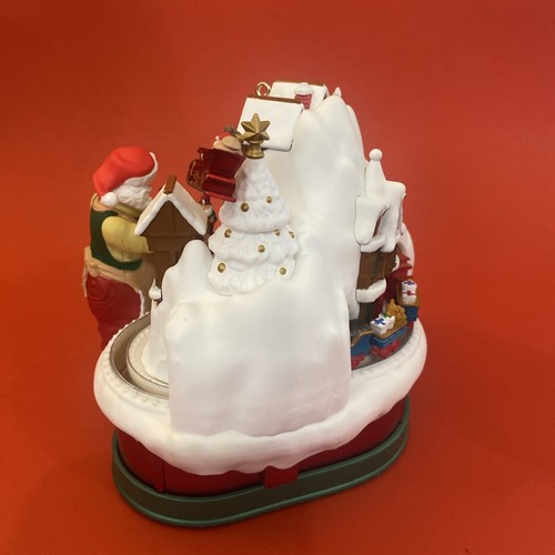 2018 Hallmark Andenken - Santa's Magic Train Ornament - Licht, Sound & Bewegung - Bild 9 von 14