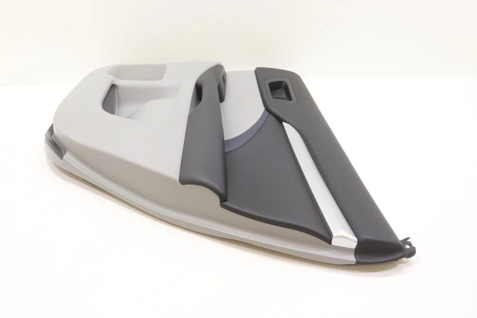 ОРИГИНАЛЬНАЯ ПАНЕЛЬ ОТДЕЛКИ ЗАДНЕЙ ПРАВОЙ ДВЕРИ 2017–2019 TOYOTA HIGHLANDER СЕРЫЙ_LB10 - Изображение 3 из 4