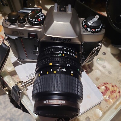 Nikon FM10 (1995) 35mm Film Camera, 35-70 mm lens Kit, flash