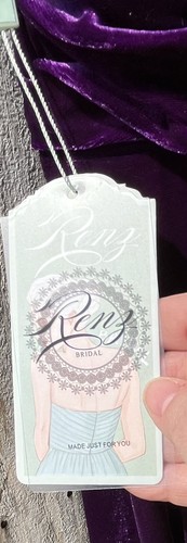 Splendido abito in velluto Ava di Renzrags viola ballo da sposa taglia 12 nuovo con etichette - Foto 5 di 10