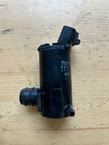 Genuine Toyota Window Windscreen Wiper Washer Pump 85310-20210 - Picture 2 of 4