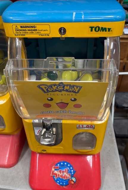 Vintage TOMY Yujin Gatcha Gashapon Vending Machine w/ Pokemon
