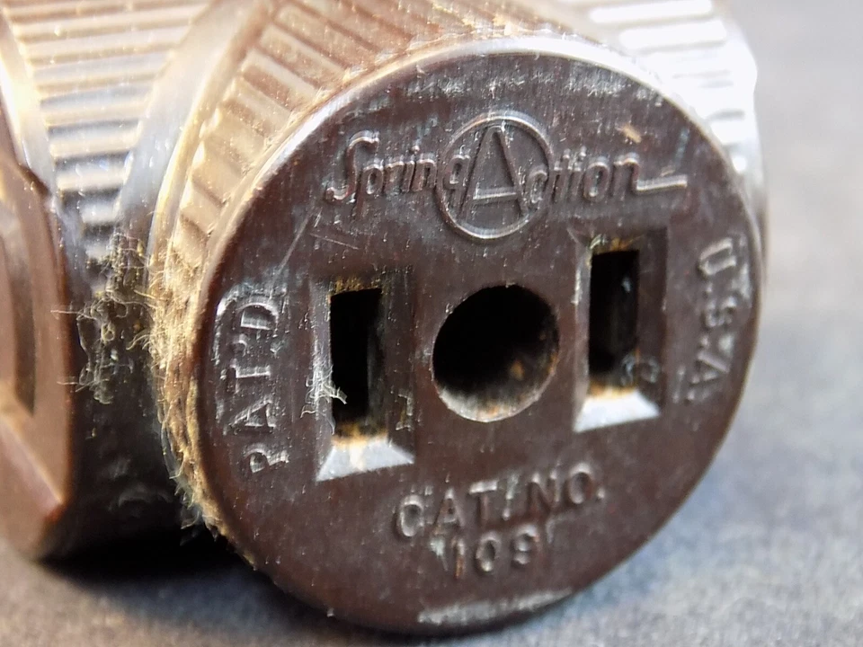 Vntg BAKELITE SPRING ACTION Electric Outlet Multiplier 2 Prong Male to 3 Female  - Image 3 of 4