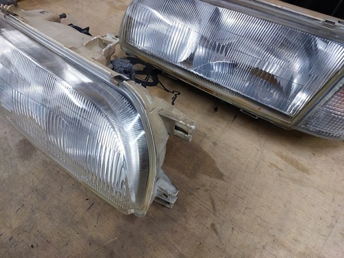 Nissan Avenir W10 Headlights Koito 100-24577 With Cornerlights - Picture 6 of 13