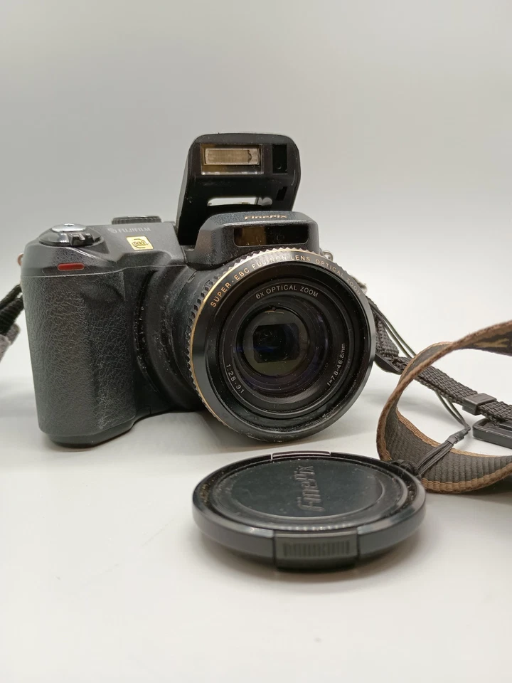 Fuji FinePix S7000 Digital BRIDGE Camera Fully Functional XD CARD case included - Image 3 of 4