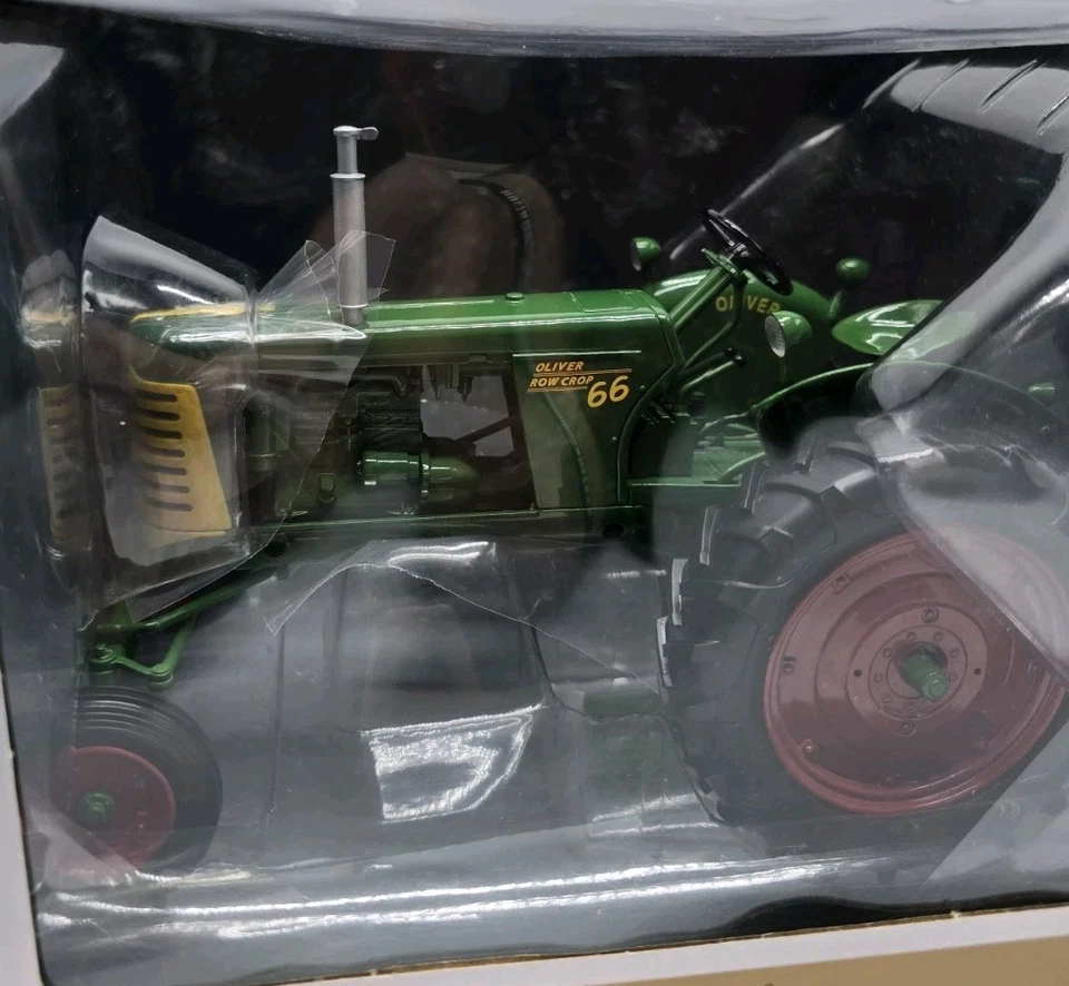 SpecCast Classic Series OLIVER 66 Gas Wide Front Tractor Die-Cast Metal 1/16 NIB - Image 4 of 4