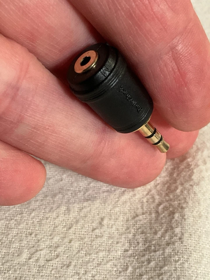 2.5MM FEMALE TO 3.5MM MALE ADAPTER GOLD STEREO AUDIO AUX CORD PLUG JACK CONVERT - Image 4 of 4