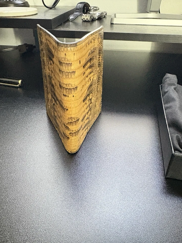 Cartera plegable YSL Yves Saint Laurent para hombre - piel de cocodrilo Foto 2 de 4