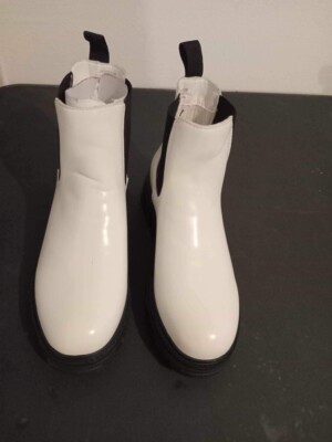 Super Cute CUSHIONAIRE Women's Sasha slip on Perry booties White 8.5
