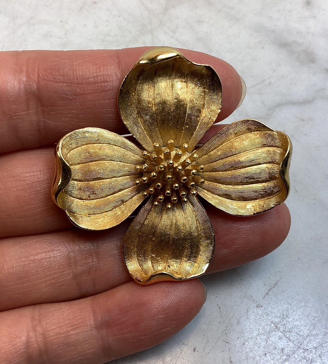 Vintage TRIFARI Crown Gold Tone Dogwood Blossom Flower Pin Brooch