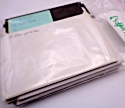 COMMODORE 64/128 -- 12 DISKETTEN - WYSIWYG - LOT: 64#116
