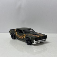 1968 68 Mercury Cougar Collectible 164 Scale Diecast Diorama Model