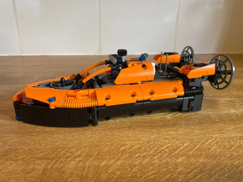 LEGO Technic 42120 Rescue Hovercraft, photo 3 of 5