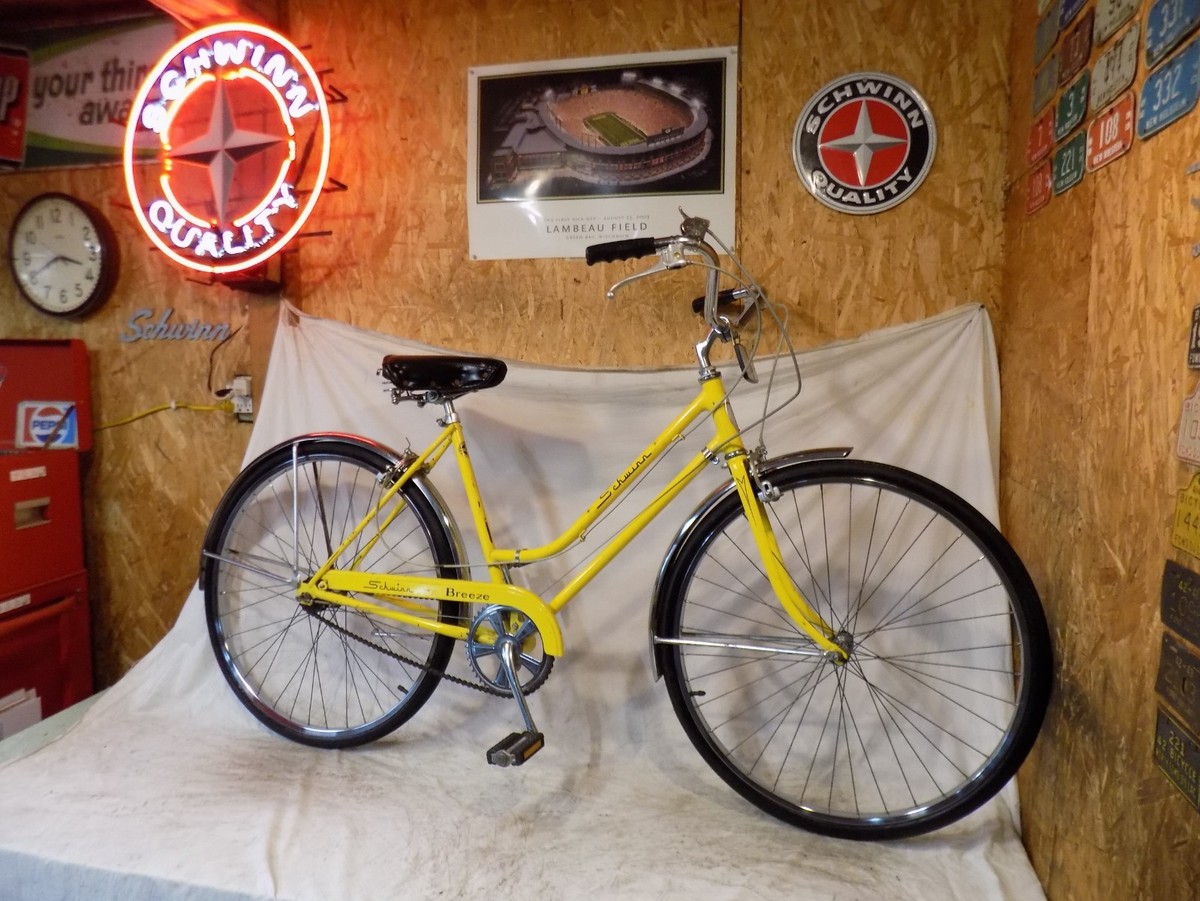 1974 SCHWINN BREEZE LADIES 3-SPEED ROAD CRUISER BIKE COLLEGIATE