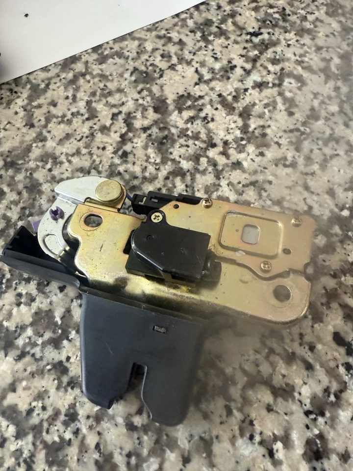 Actuador de bloqueo de tapa de pestillo de maletero OEM Toyota Avalon 2000-2004 64600-AC020 2420 Foto 3 de 4