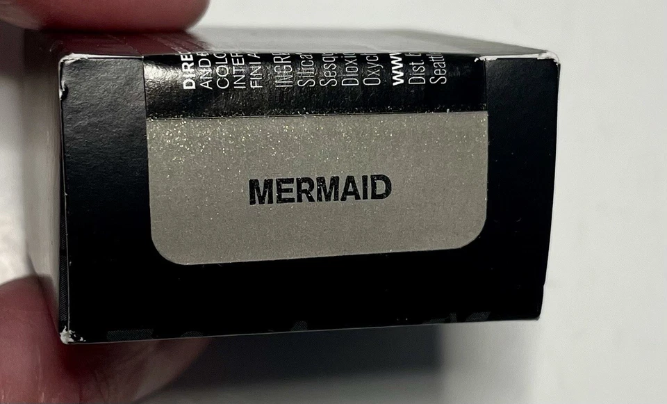 Brillo de ojos Butter London Glazen en sirena 0,19 oz/5,5 g ¡Nuevo! Foto 3 de 4