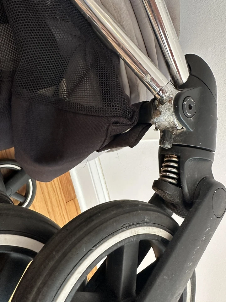 Cybex Platinum Mios Stroller Chrome/Black Frame Manhattan Gray Seat - Image 3 of 4