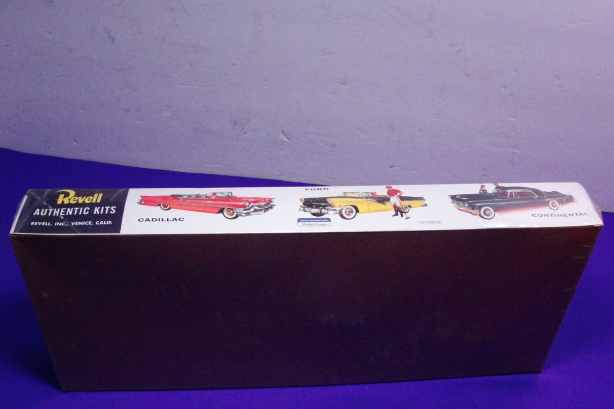 New Revell 1270 Factory Sealed 1995 Model kit Lincoln Futura Nice