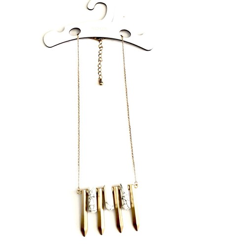 Bloomingdale's Aqua Mujer Gold Stick Howlite Point Collar NWT 38 - Imagen 5 de 11
