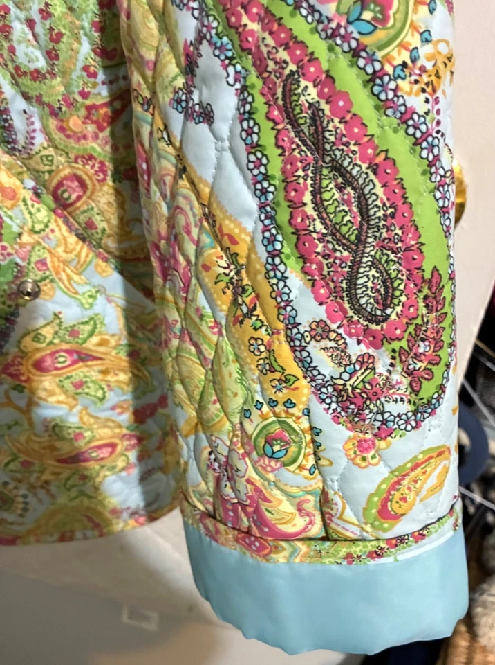 Chaqueta floral acolchada de polietileno Kate Hill para mujer forrada frontal a presión talla XL Foto 4 de 4