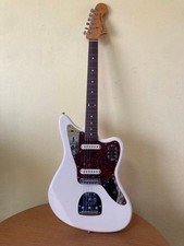 Chitarra elettrica Fender Jaguar bianca JG66-85?
