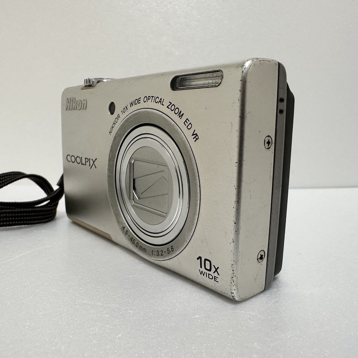 Excellent] Nikon COOLPIX S6200 Silver 16.4MP Compact Digital