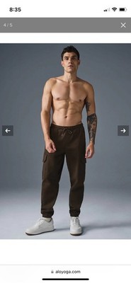 NWT Alo Yoga Men s Cargo Sueded Joggers Expresso Brown SZ M