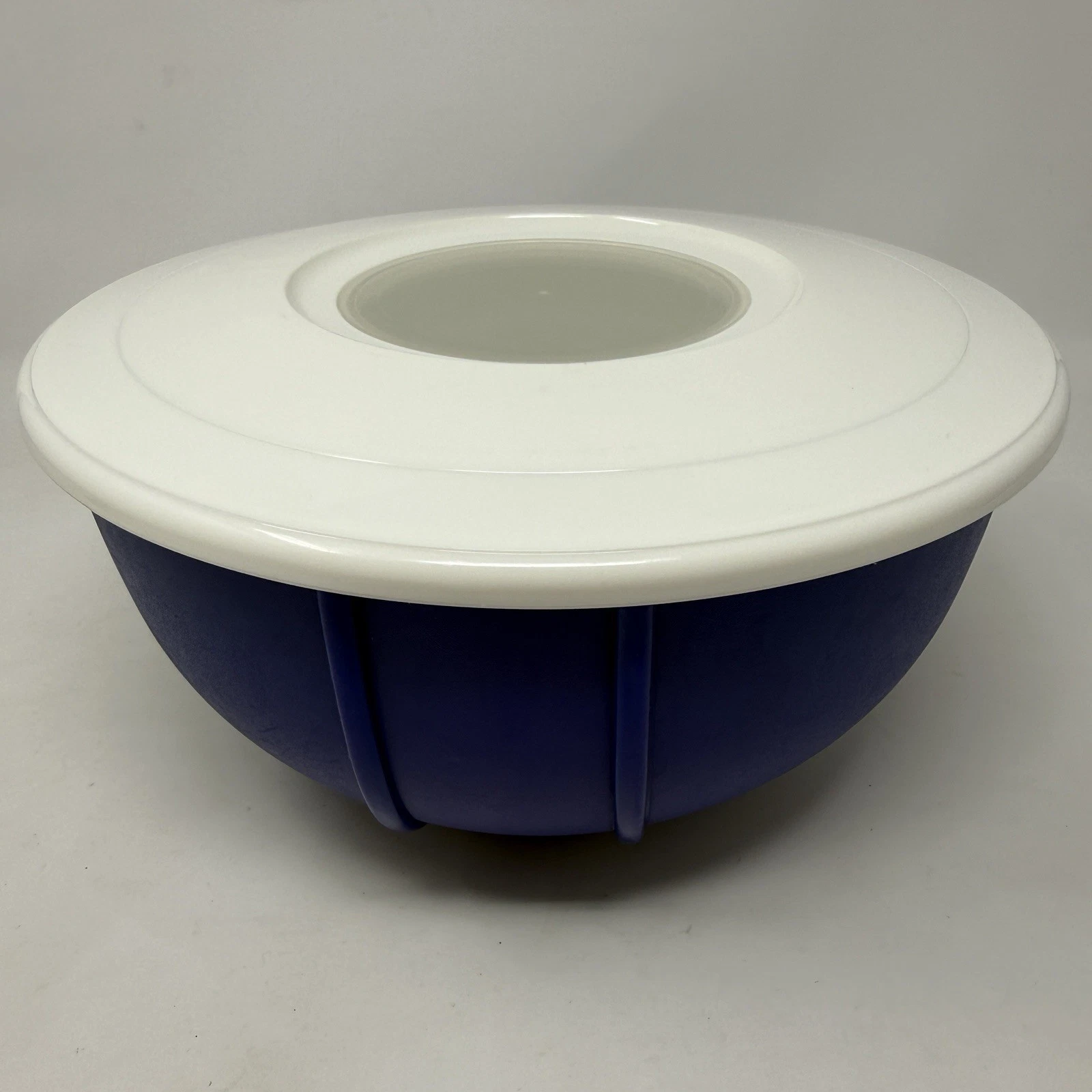 Tupperware 3Qt Remarkabowl Blue Mixing Bowl 2352 Non-slip Bottom Splatter Guard