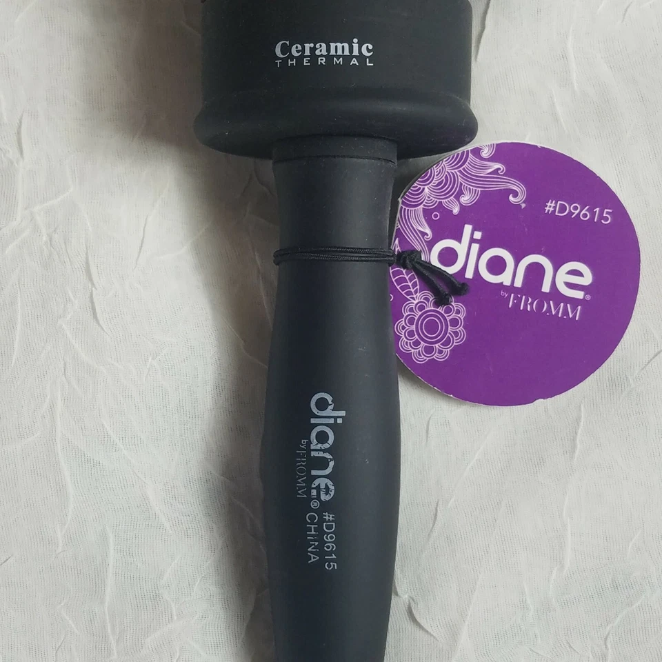 Cepillo redondo de carbón de bambú Diane 1 3/4" Foto 2 de 3