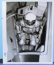 NASA PRESS PHOTO '64 vtg GEMINI ASTRONAUT Trainer Astronauts
