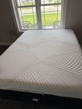 Sealy EASE Adjustable Bed Base and hybrid mattress - Queen Size