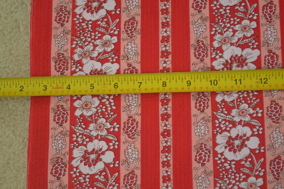By 1/2 码,36 英寸复古 1940 - 60 年代,红色白色和粉红色花卉条纹 Plisse,M7359 — 第 2/4 张图片
