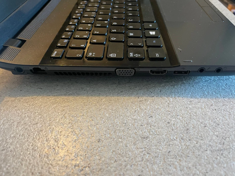 PC Portable Samsung NP300E5C-S08FR - 8 Go RAM - 1050 Go SSD - Immagine 4 di 4