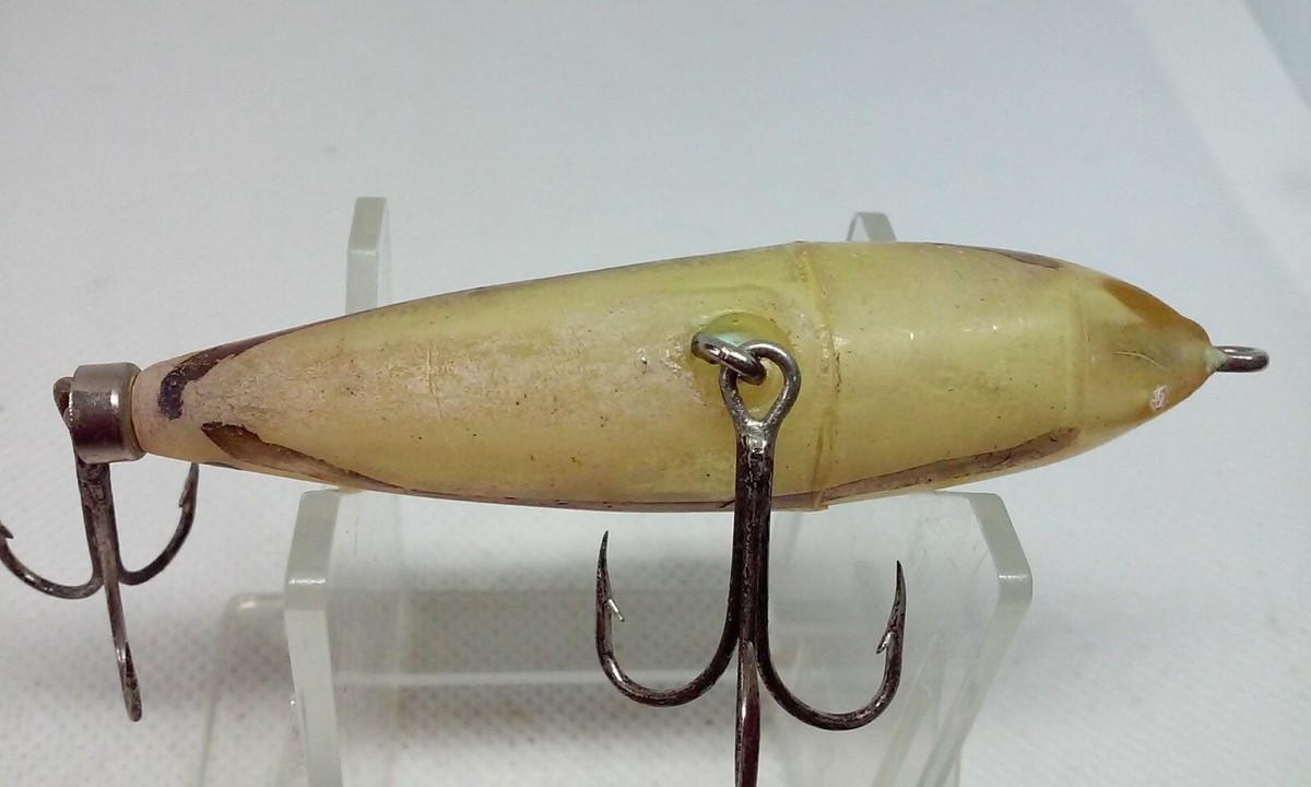 VINTAGE Wood Spot Tail Minnow Translucent 2 3/4 VINTAGE Wood Spot Tail Minnow Translucent 2 3/4