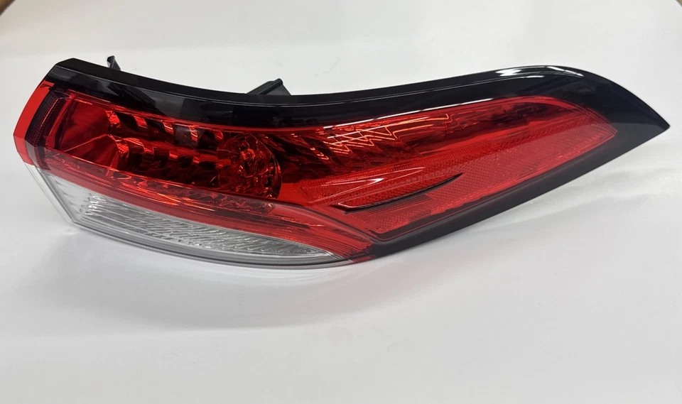 Combo lámpara genuina Toyota 81551-12D10 OEM genuina Corolla 2020-2025 Foto 3 de 4