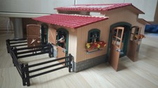 Schleich Pferdestall mit Pferden und Zubehör