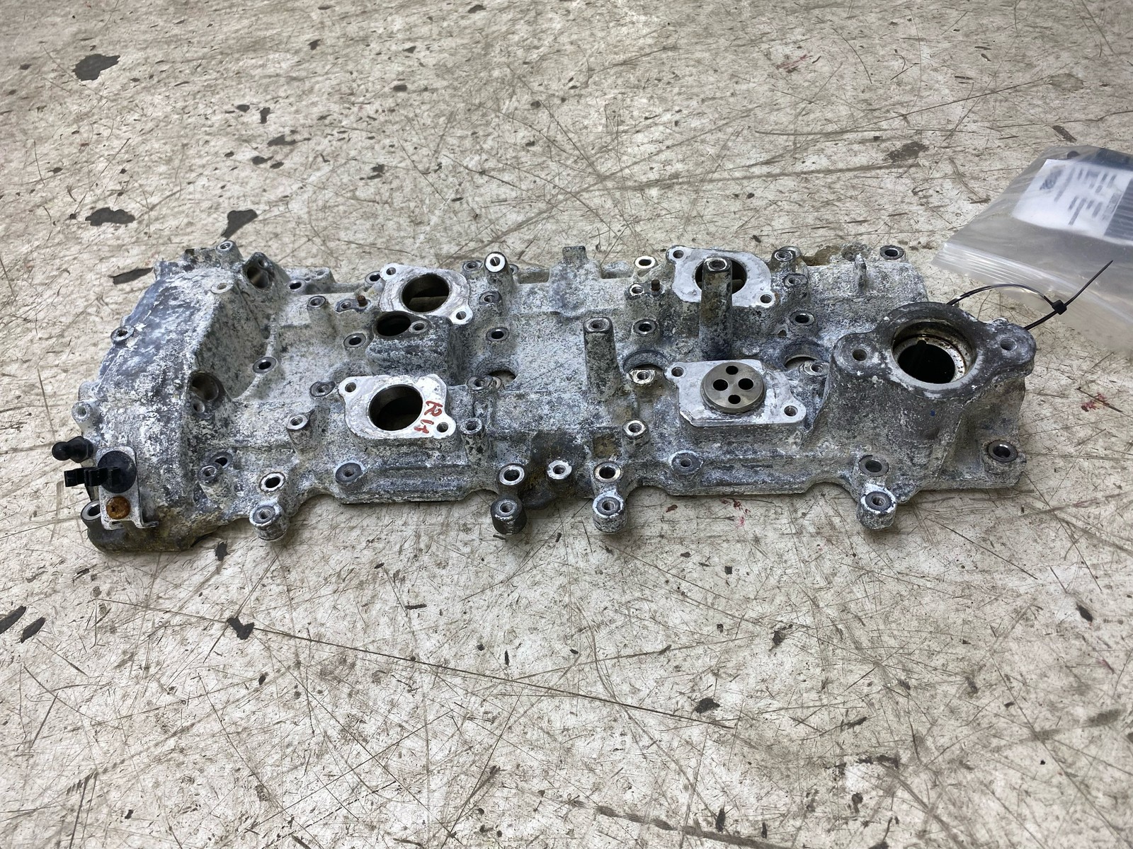 2020-2025 ASTON MARTIN DBX OEM 4.0L V8 RIGHT M177 ENGINE VALVE COVER 1770105904
