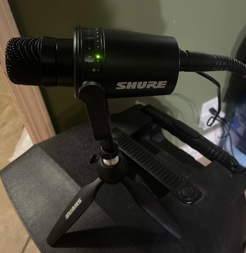 Shure MV7 Broadcast Microphone  - Image 4 of 4