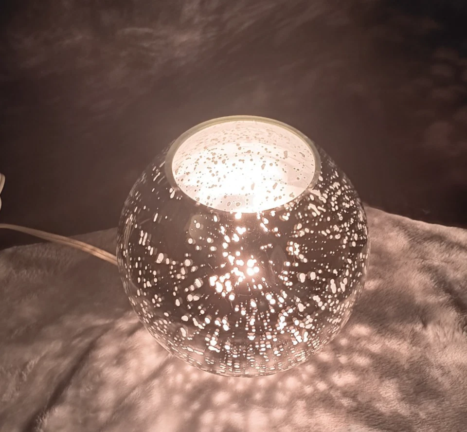 "Lámpara de mesa IKEA Knubbig metálica plateada 7"" globo de vidrio luz de acento espacial moderna" Foto 3 de 4