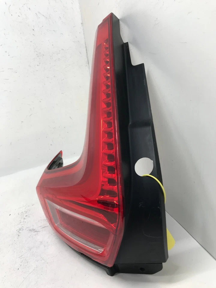 Luz trasera dañada LH Driver Volvo XC40 2019-2023 31446790 OEM Foto 2 de 4