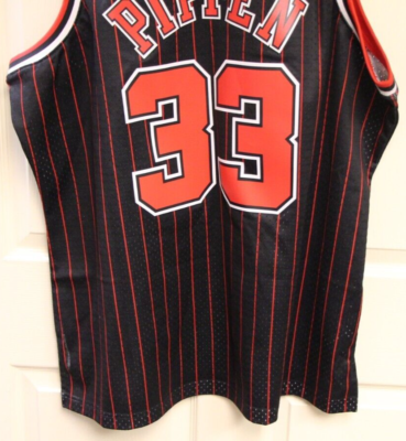 1995-96 Mitchell & Ness Chicago Bulls SCOTTIE PIPPEN #33 Swingman
