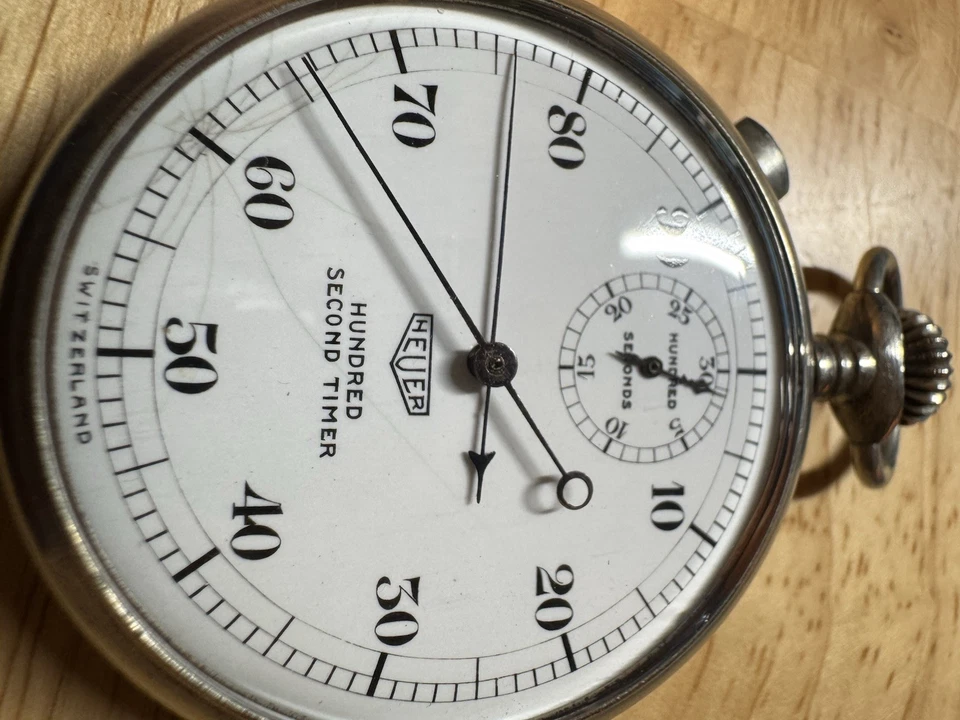 Temporizador vintage Heuer cien segundos con movimiento Valjoux 15 joyas Foto 2 de 4